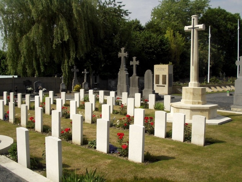 ascq-french-military-cemetery-france