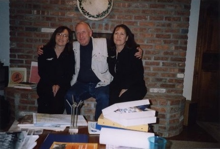 2004: Dover, Ma. USA>Co with happy Doherty-daughters Pat-and Joan