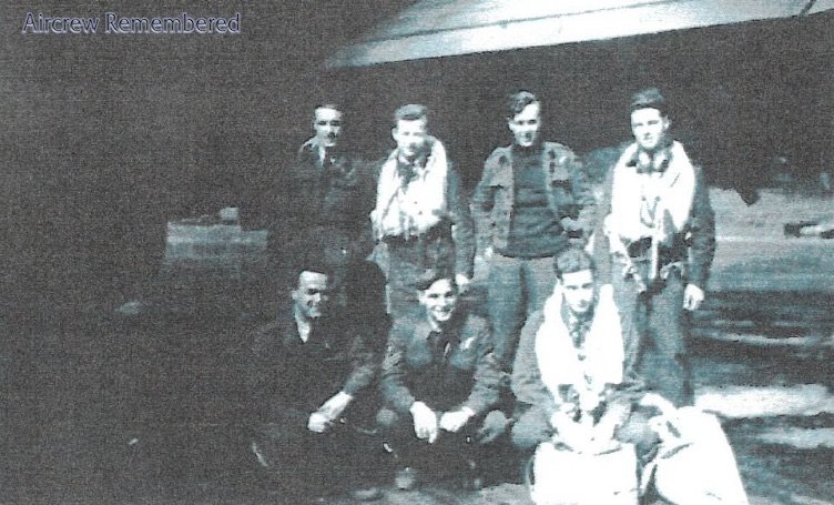 426-squadron-halifaxvii-ow-jnp681_52b7a3cc.jpg