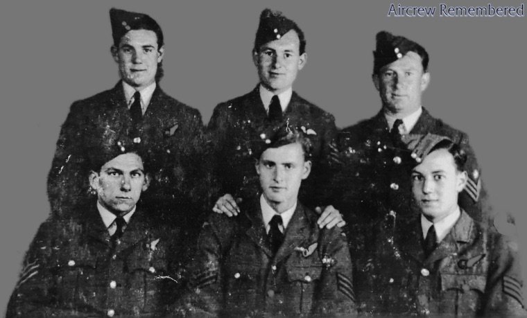 77sqn-jd321-crew_6ef8fc37.jpg